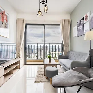 Apartment Infinity Pool Signature - Saigon Rivergate